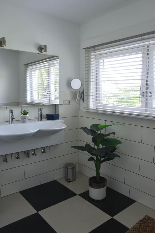 Spacious Comfort Villa Vera With Hottub Zeewolde Extérieur photo