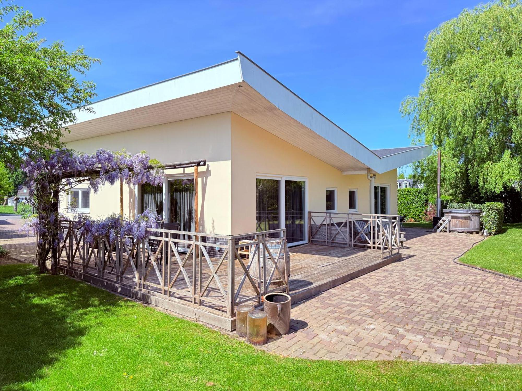 Spacious Comfort Villa Vera With Hottub Zeewolde Extérieur photo